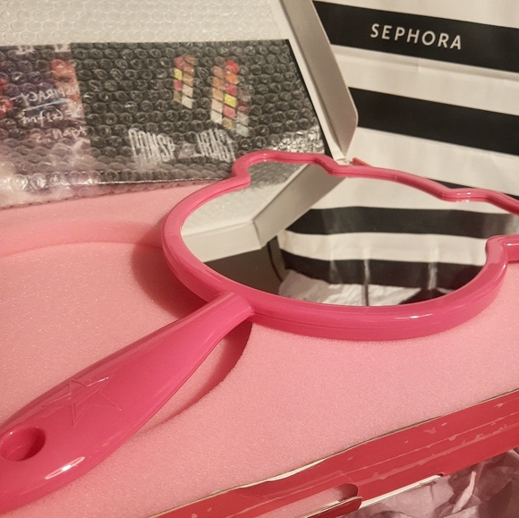 BNIB✨Jeffree Star Conspiracy Pink Piggy Bundle ✨🐖💗 - Picture 3 of 6